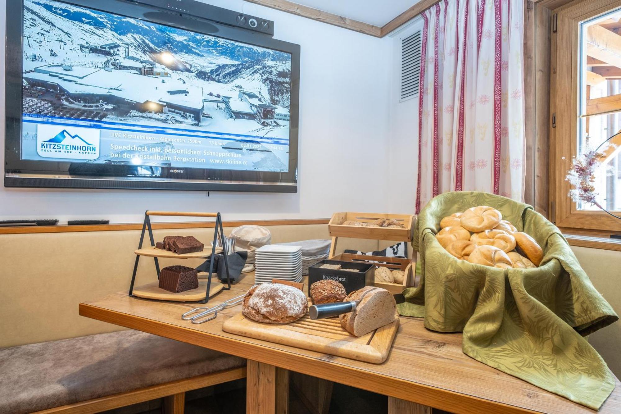 Panorama Hotel Guggenbichl: Alpine Views & Spa Access Kaprun Exterior photo